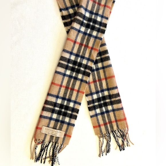 Lochcarron of Scotland Women’s Lambswool Scarf - Picture 12 of 13